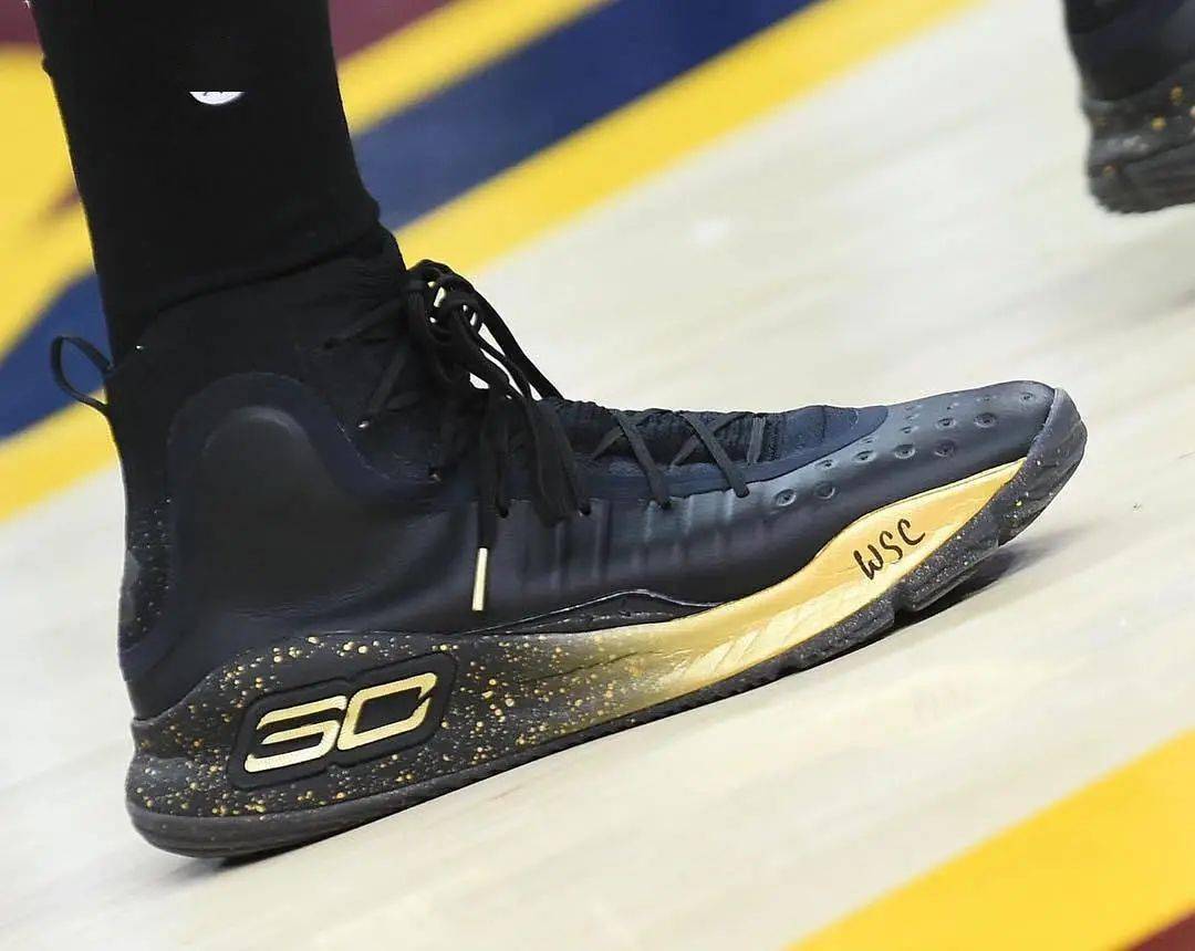 Rookie与80激战快船分钟,领先优势明显胜负难料!,库里焦点对战上演精彩一战 Rookie与80激战快船分钟,领先优势明显胜负难料!,库里焦点对战上演精彩一战