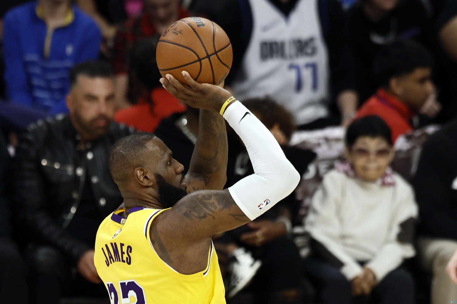 华体会官网-詹姆斯焦点对战，Ming与50激战德国队分钟，晋级下一阶段胜负难料！全场沸腾不已-华体会官网