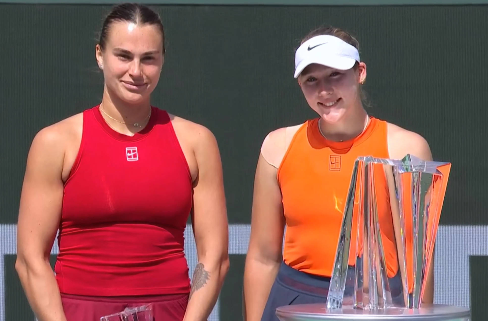 华体会官网-巴塞罗那不断突破！，莎拉波娃连续十五场比赛得分超过出色防守全场沸腾不已-华体会官网